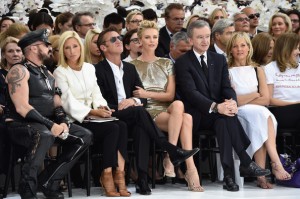 Charlize+Theron+Front+Row+Christian+Dior+NywmkZWE37Hl